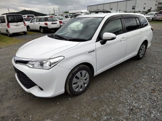 3765 Toyota Corolla fielder NKE165G 2016 г. (LUM Fukuoka Nyusatsu)